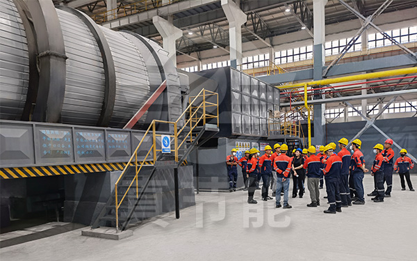 工業(yè)污泥烘干設(shè)備運(yùn)行現(xiàn)場 工業(yè)污泥烘干設(shè)備運(yùn)行現(xiàn)場